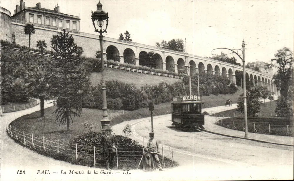 PAU — De Oprij van de Station — LL. — n° 128 - Voorkant