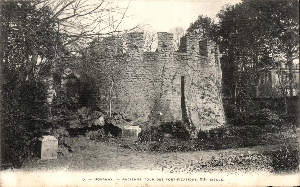 Gournay — Alte Turm der Festung. 13. Jahrhundert. - Vorderseite