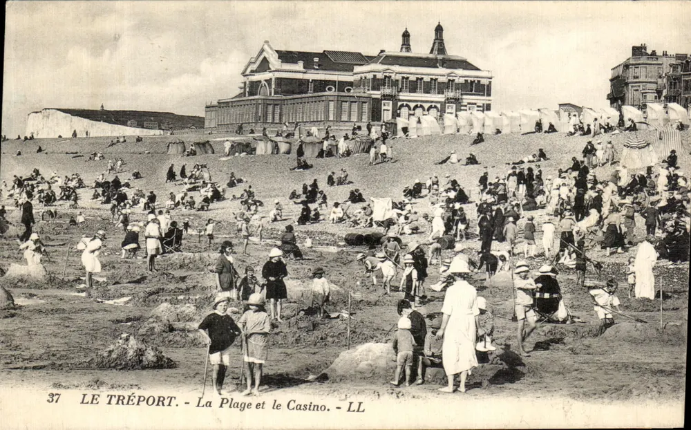 Le Tréport - Die Strandpromenade und das Casino - LL - Vorderseite