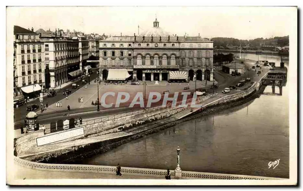 Bayonne — Place de la Liberté und das Rathaus — Verlag: Gaby - Vorderseite