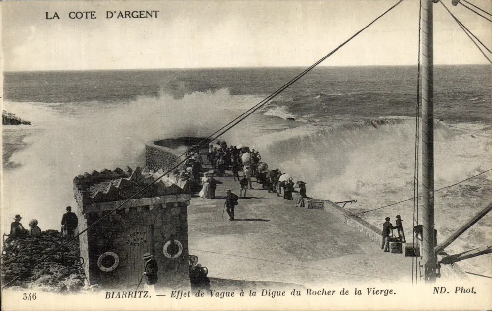 Biarritz — Effekt einer Welle am Leuchtturm der Jungfrau — ND. Phot. - Vorderseite