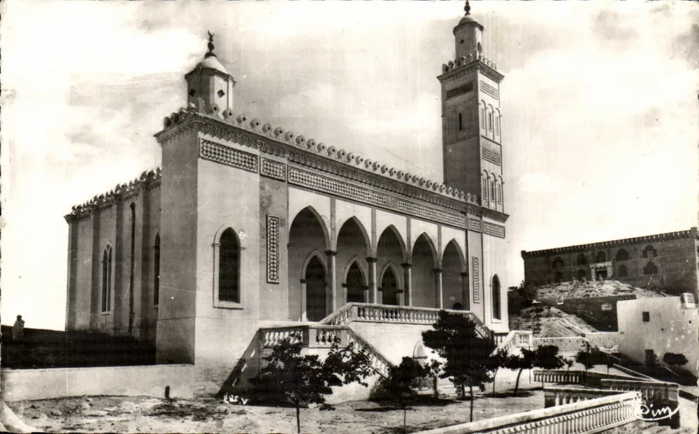 Laghouat (Sud Algérien) — La Mosquée et l'ancien hôpital militaire "CIM" — Combiér Imp. Macon - Vorderseite