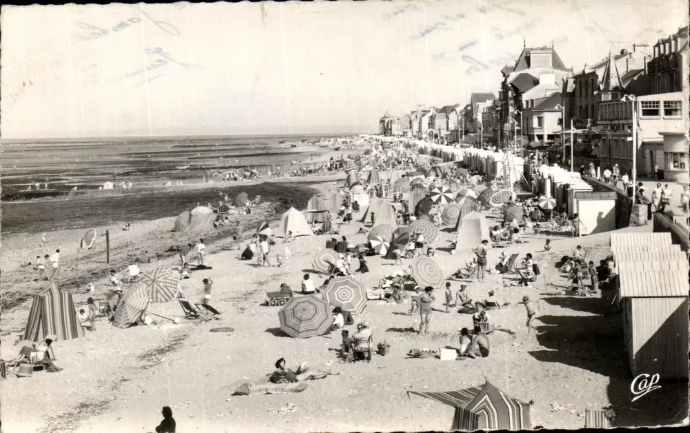 Saint-Aubin-sur-Mer — La Plage et la Promenade — éditeur Réalmoto - Vorderseite
