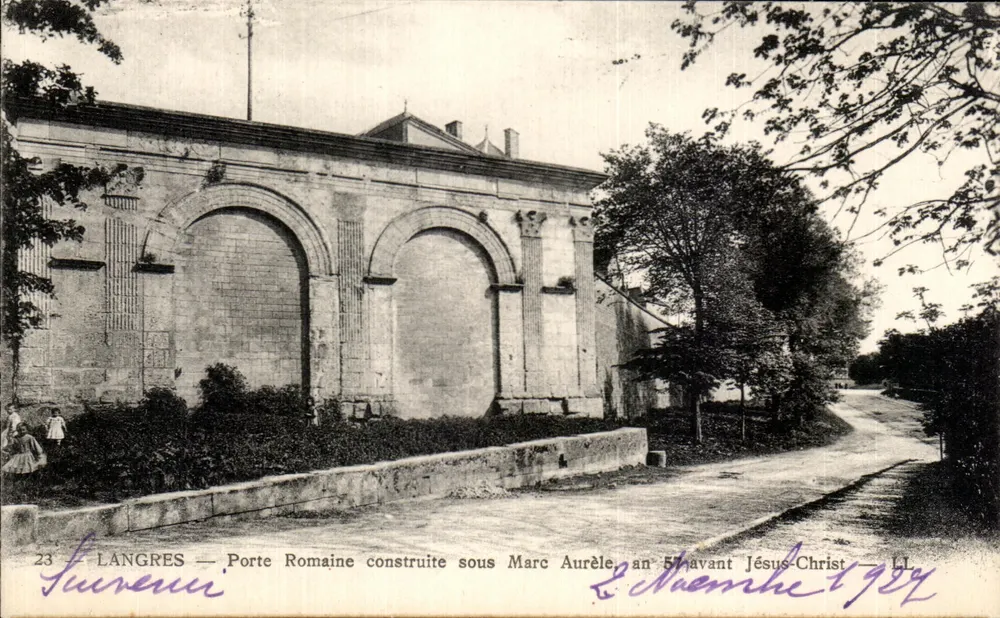 Langres — Römertor, erbaut unter Marcus Aurelius, Jahr 5 vor Christus — L. Maembe 1924 - Vorderseite