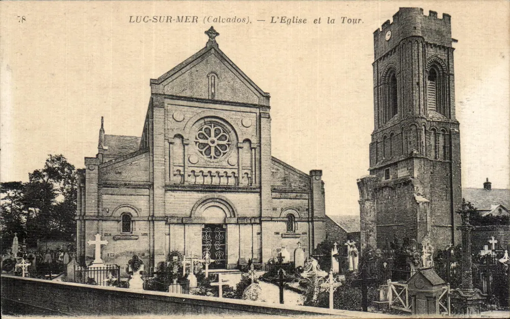 Luc-sur-Mer (Calcados) — Die Kirche und die Turm. - Vorderseite