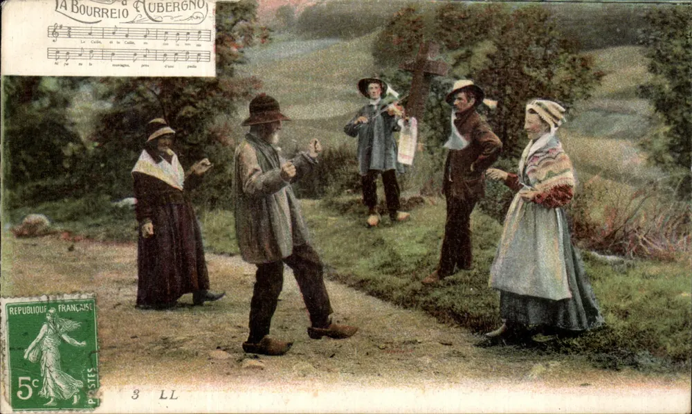 Cena de aldeia — La Bourrerie em Cluvergno — editor LL - Frente