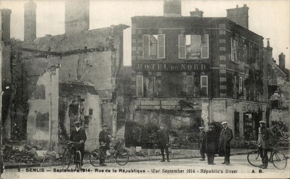 Senlis — Kriegsbeschädigungen im September 1914 — Rue de la République — Hôtel du Nord — A.B. - Vorderseite