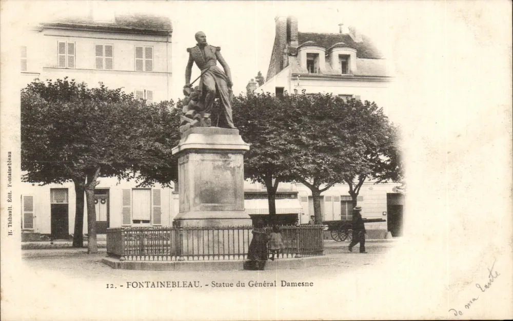 Fontainebleau — Beeld van Generaal Damesne — H. Thibault, Ed. Fontainebleau, n°12 - Voorkant