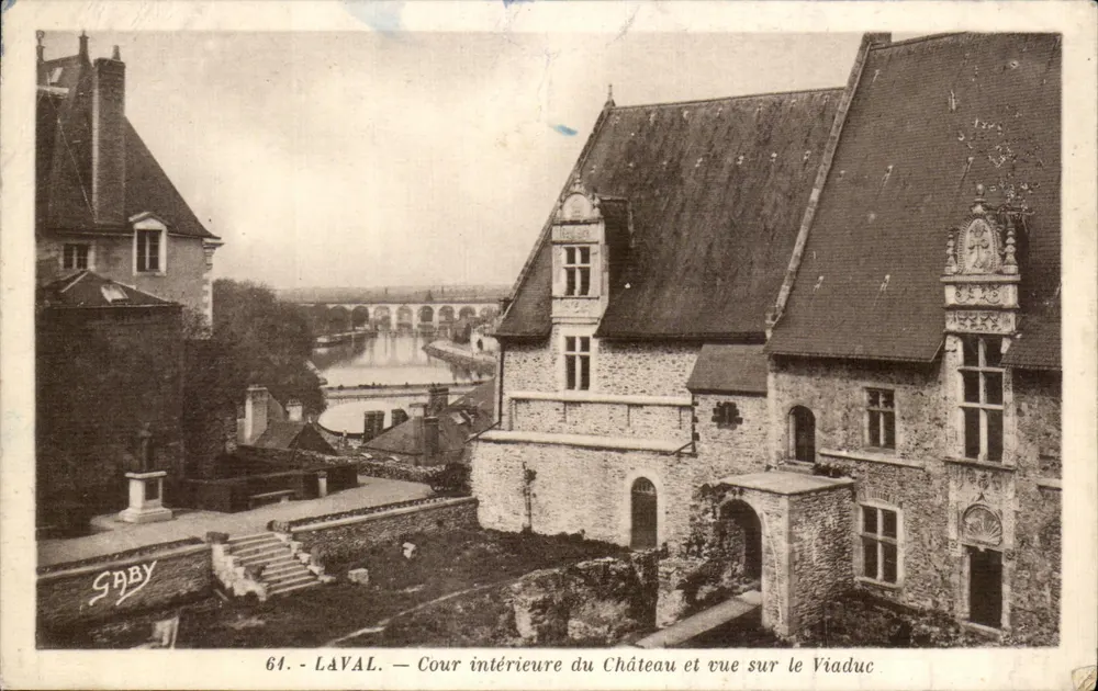 Laval — Innenhof des Schlosses und Blick auf den Viadukt — Verleger Sabby, n° 64 - Vorderseite