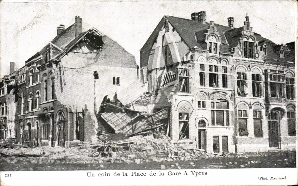 Place de la Gare in Ypres — Kriegsschäden — Phot. Meurisse, n°121 - Vorderseite
