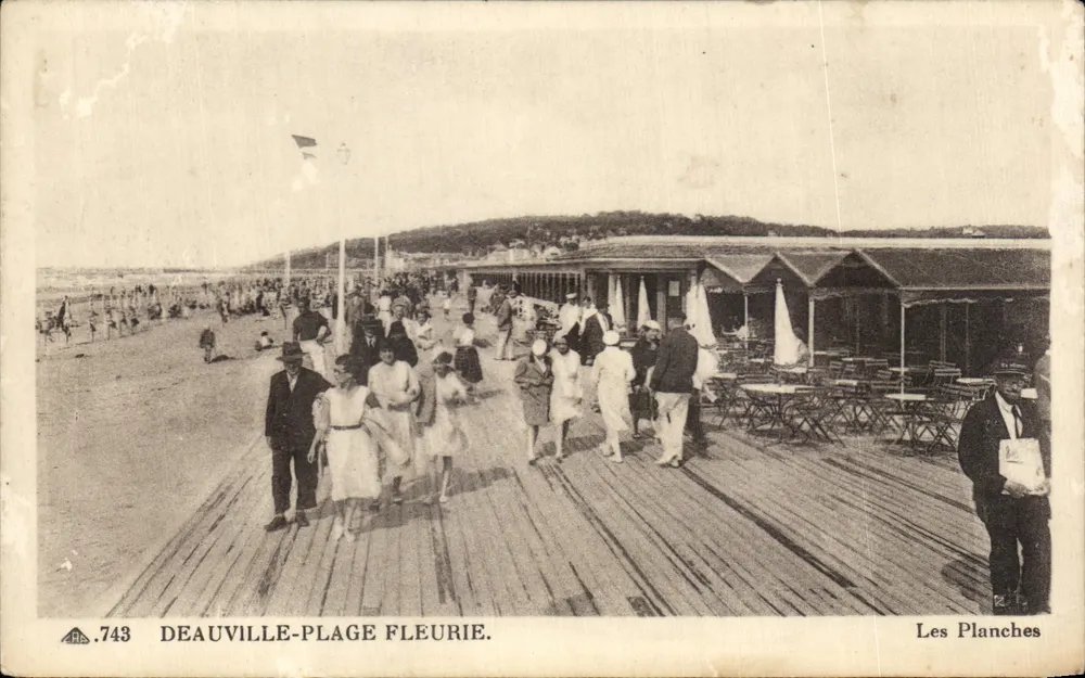 Deauville-Plage Fleurie — Les Planches — éditeur H.B. n°743 - Frente