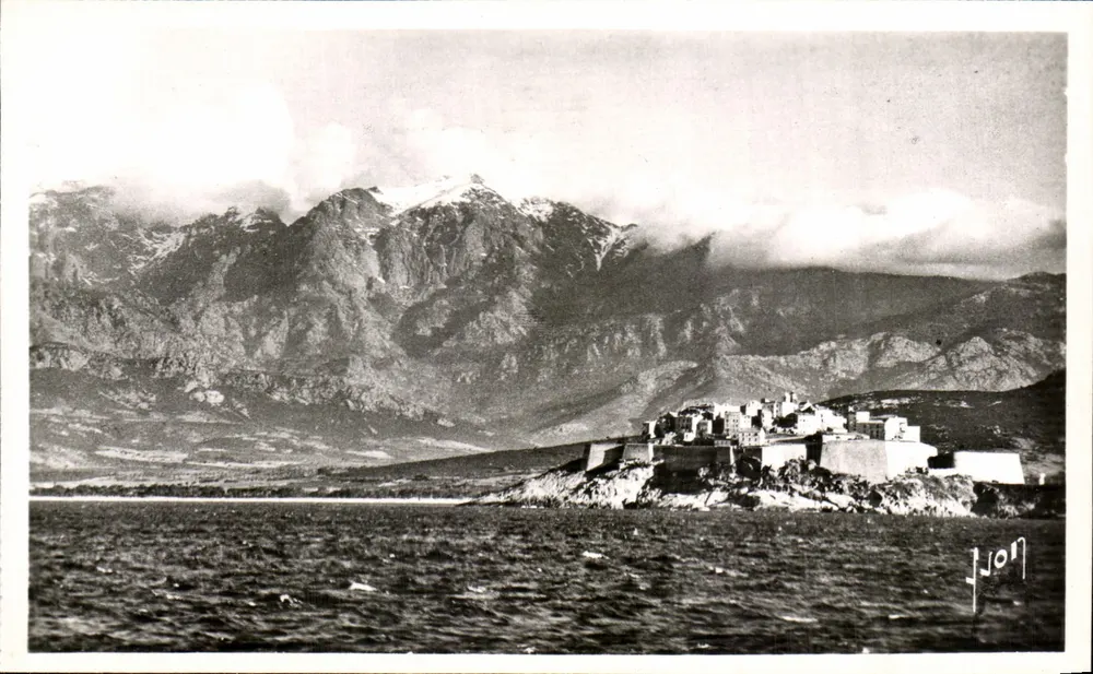 Calvi (Korsika) — Die Zitadelle und Kette des Monte Grosso — Les Éditions d'Art, Paris - Vorderseite