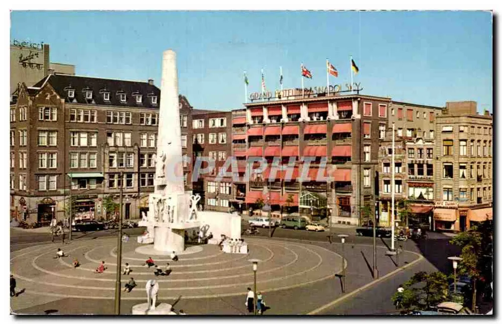 राष्ट्रीय स्मारक — अमस्टरडैम — एडिटर ब्यूर्गेरी - आगे