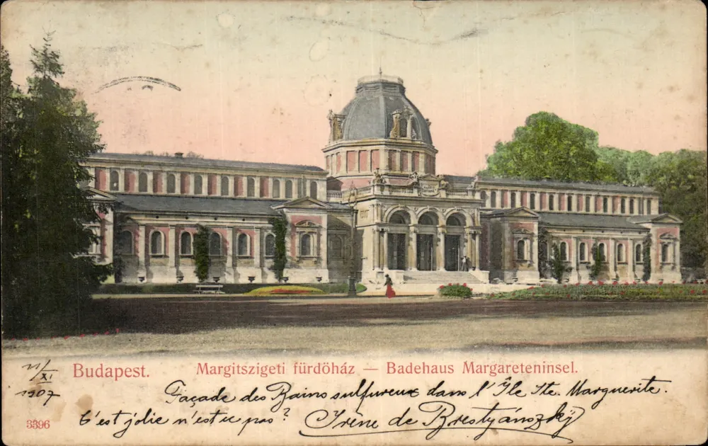 Budapest. Margitszigeti Badehaus — Badehaus Margareteninsel. Fassade der Schwefelbäder auf der Insel Sainte-Marguerite. - Vorderseite