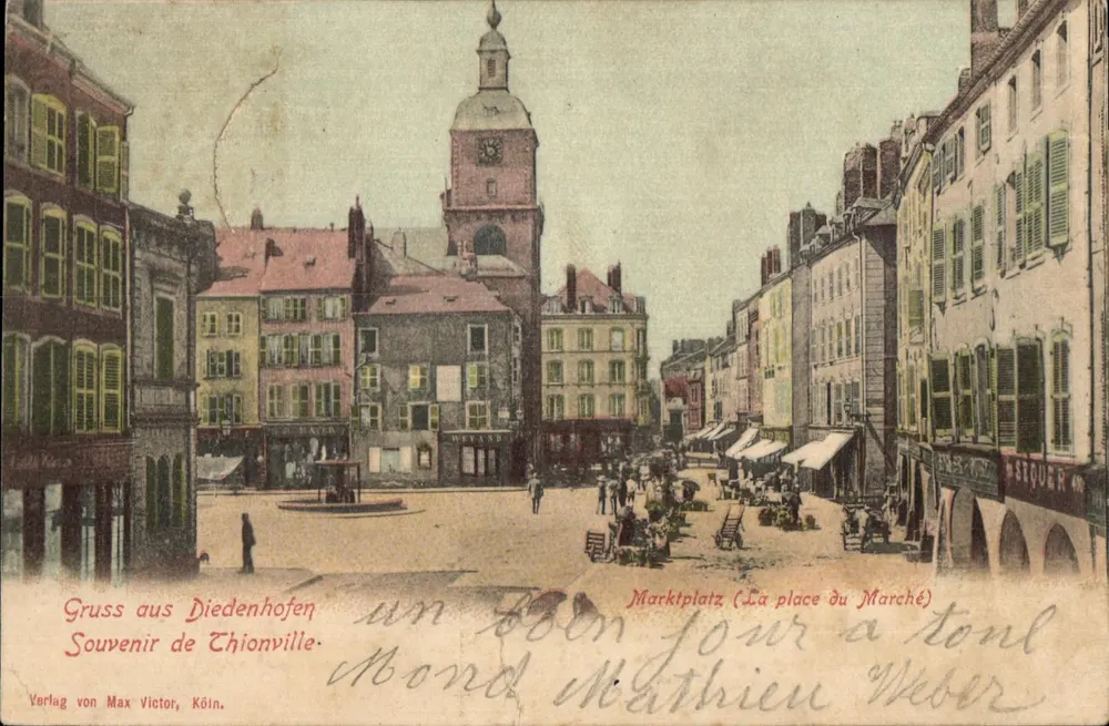 Thionville — Place du Marché mit der Kirchturm — Verlag von Max Victor, Köln - Vorderseite