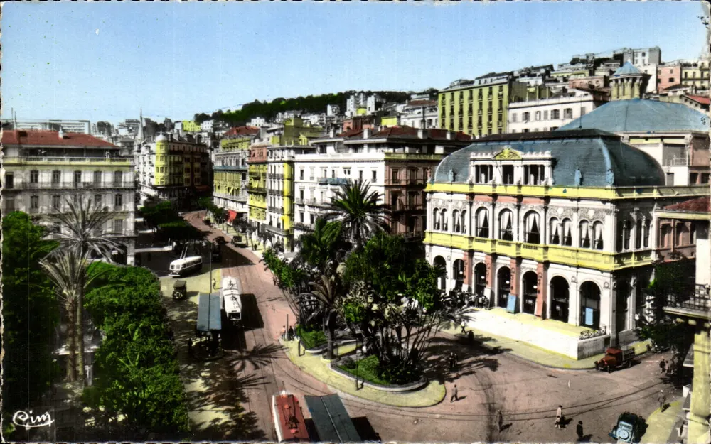 Alger — Das Theater und die Straße Dumont d'Urville — Combiér Imprimerie (S.-et-L.) - Vorderseite
