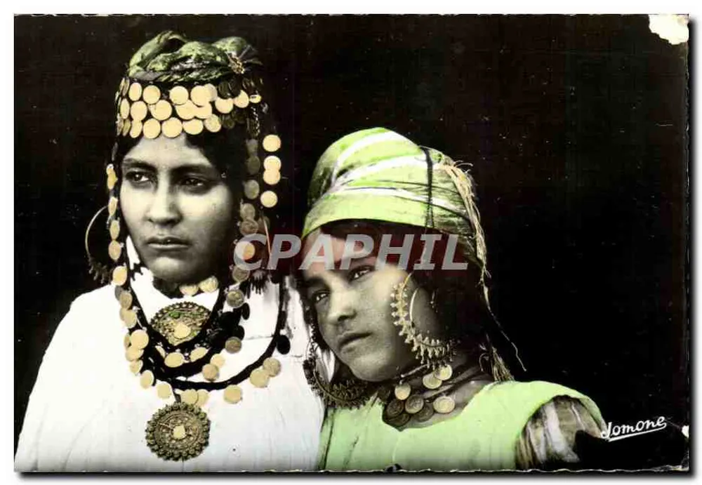 Deux jeunes femmes berbères — ornements en pièces de monnaie — éditeur Jomone - Frente