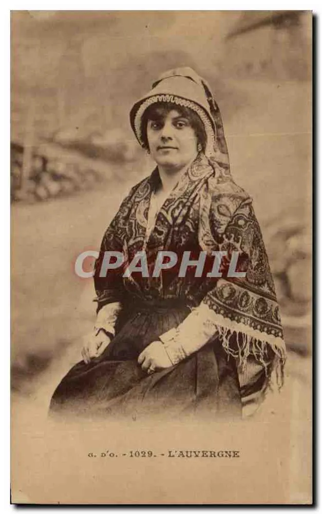 Mulher em traje tradicional — L'Auvergne — G. d'o. - 1029 - Frente