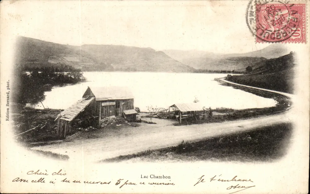 Lago Chambon — vista do lago com edifícios — Edição Bernard, fot. - Frente