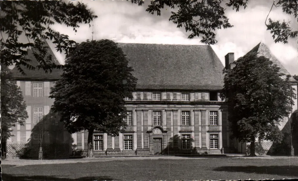 Château d'Effiat — Fassade der Cour d'Honneur — Éditions Château d'Effiat - Vorderseite