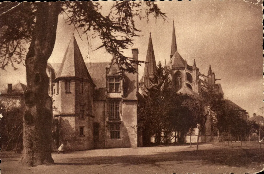 Vendôme (L.-et-Ch.) — La Tripité und das Presbytère — Verlag: Société des Cartes Postales - Vorderseite