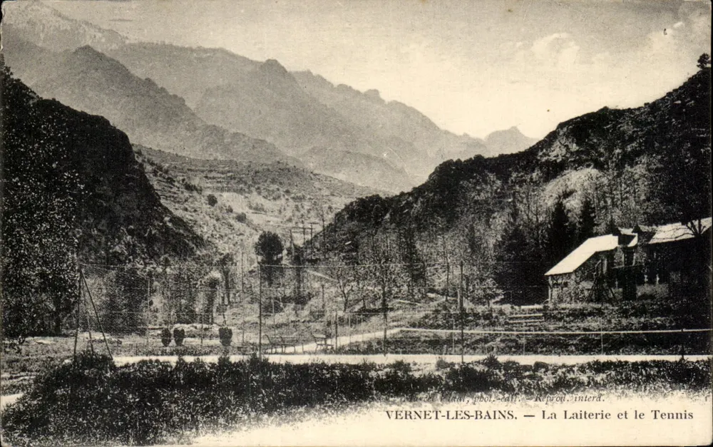 Vernet-les-Bains — Die Käserei und das Tennisfeld — phot. Blaui, ed. Reprod. interd. - Vorderseite