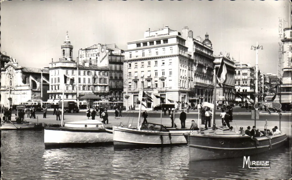Der Quai des Belges in Marseille — Blick auf den Hafen mit Booten und Hotels — Verlag Mireille - Vorderseite