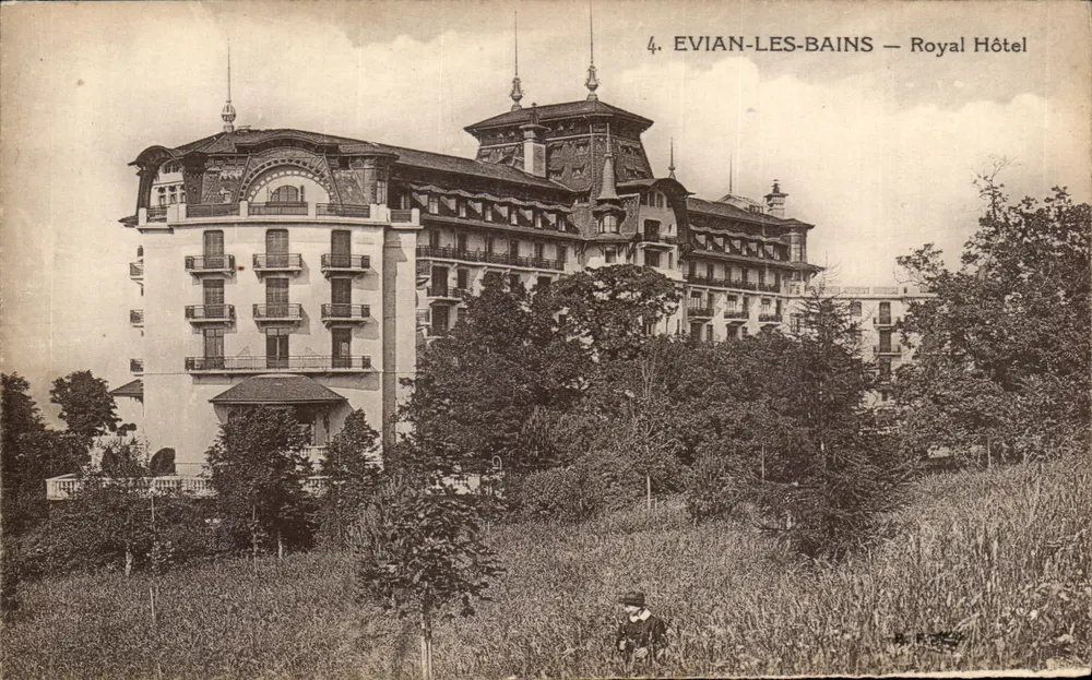 EVIAN-LES-BAINS — Hotel Royal — Editor H. P. R. (n°4) - Frente
