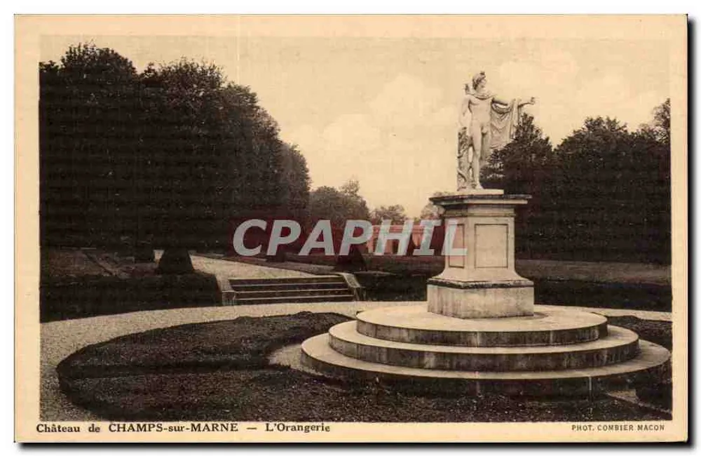 Schloss CHAMPS-sur-MARNE — Die Orangerie — Foto. Combier Macon - Vorderseite