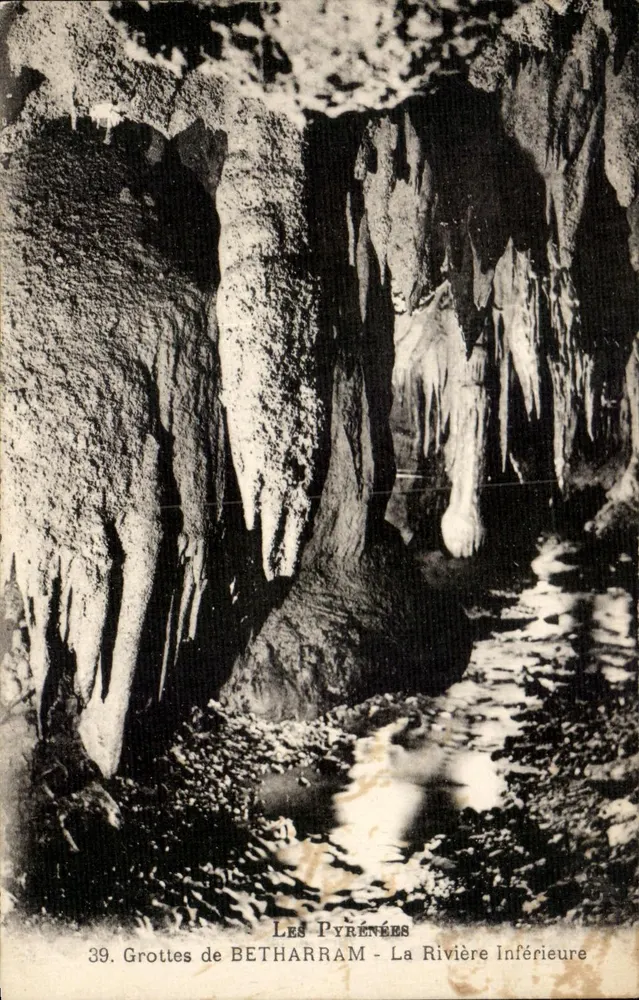 Grutas de BETHARRAM — A Rio Inferior — Os Pirineus - Frente