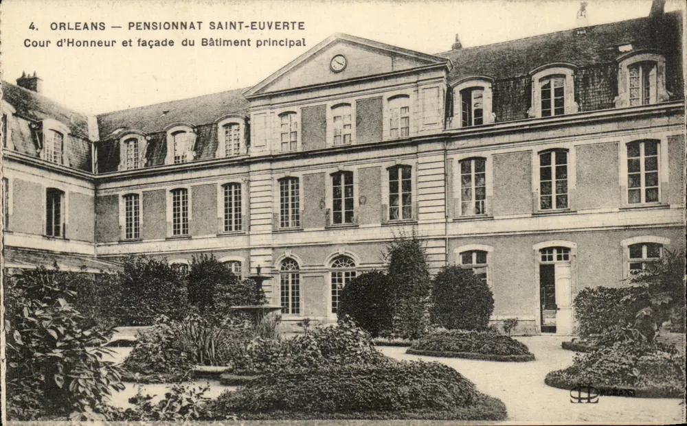 Orléans — Pensionat Saint-Euverte — Ehrenhof und Fassade des Hauptgebäudes - Vorderseite