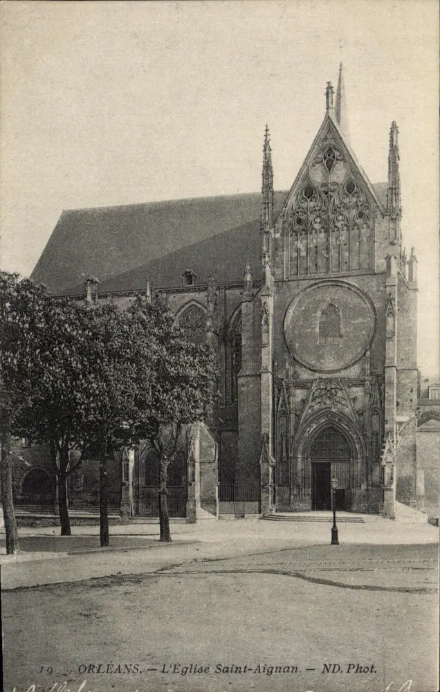 Orléans — A Igreja de São Aignan — ND. Phot. - Frente