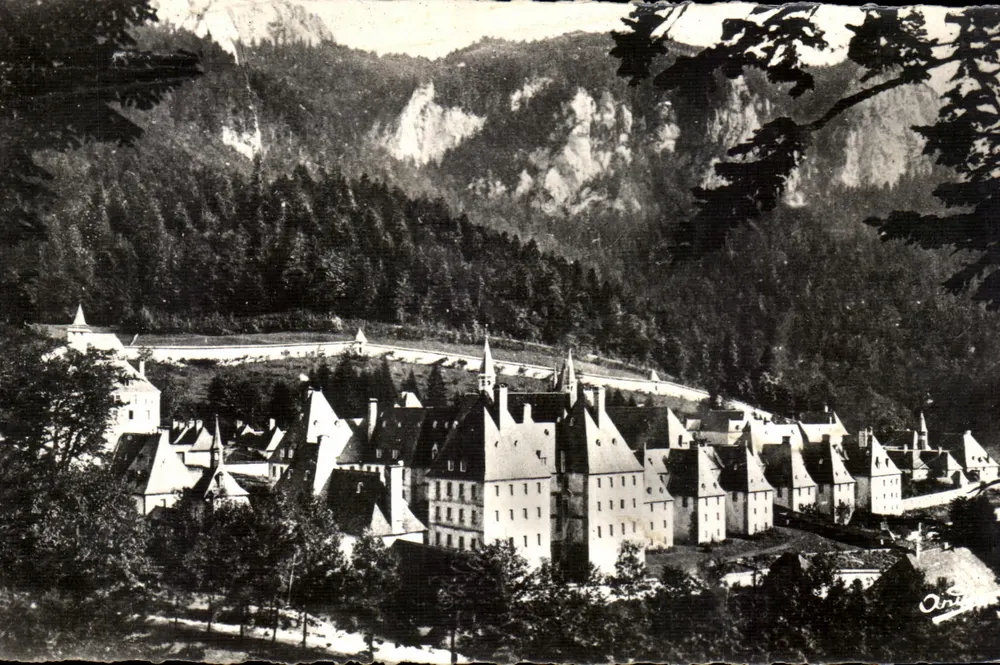 As Belas Alpes Francesas — Mosteiro da Grande Chartreuse. Vista geral — editor Art - Frente