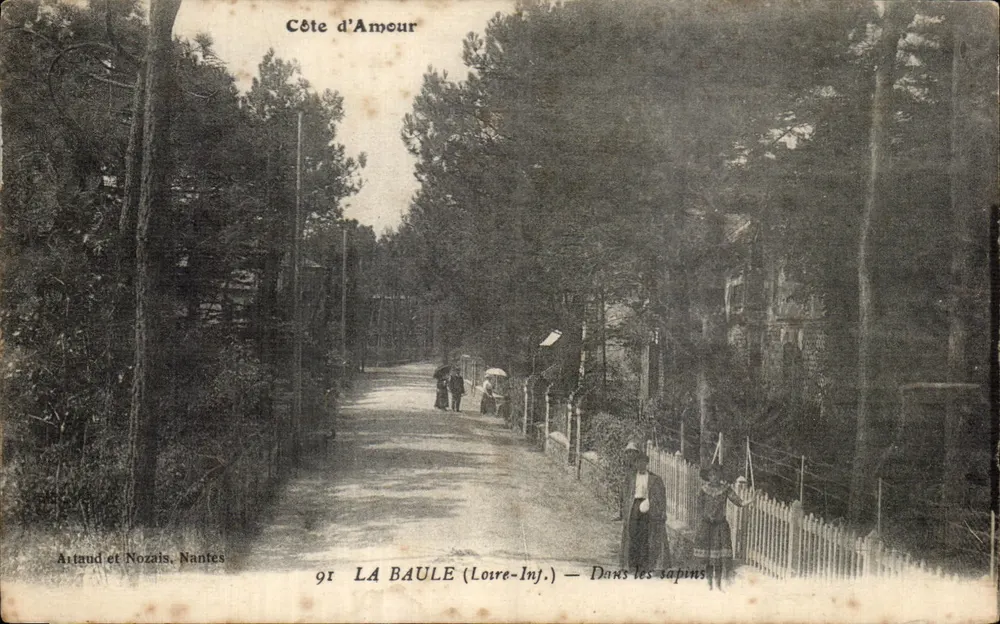 LA BAULE (Loire-Inf.) — Entre os pinheiros — Artaud e Nozais, Nantes - Frente
