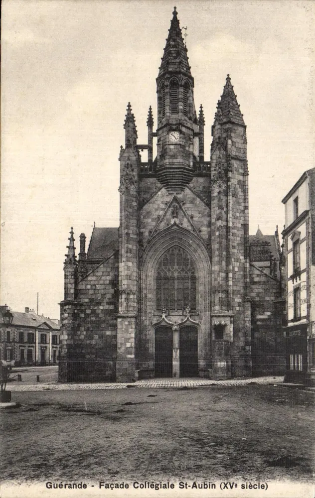 Guérande - Facade van de Collegiata Sint-Aubin (15e eeuw) - Voorkant