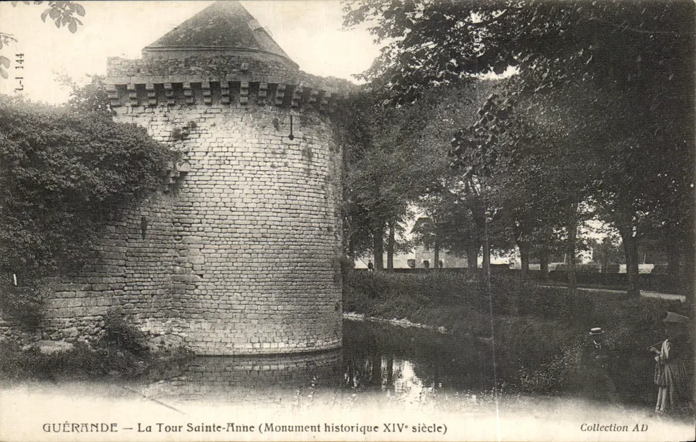 Guérande — La Torre Sainte-Anne (Monumento histórico del siglo XIV) — Colección AD - Anverso
