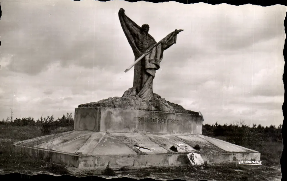 Monumento aos Mortos — A Cegonha — Em torno de Verdun (Meuse) — Ed. A Cegonha - Frente