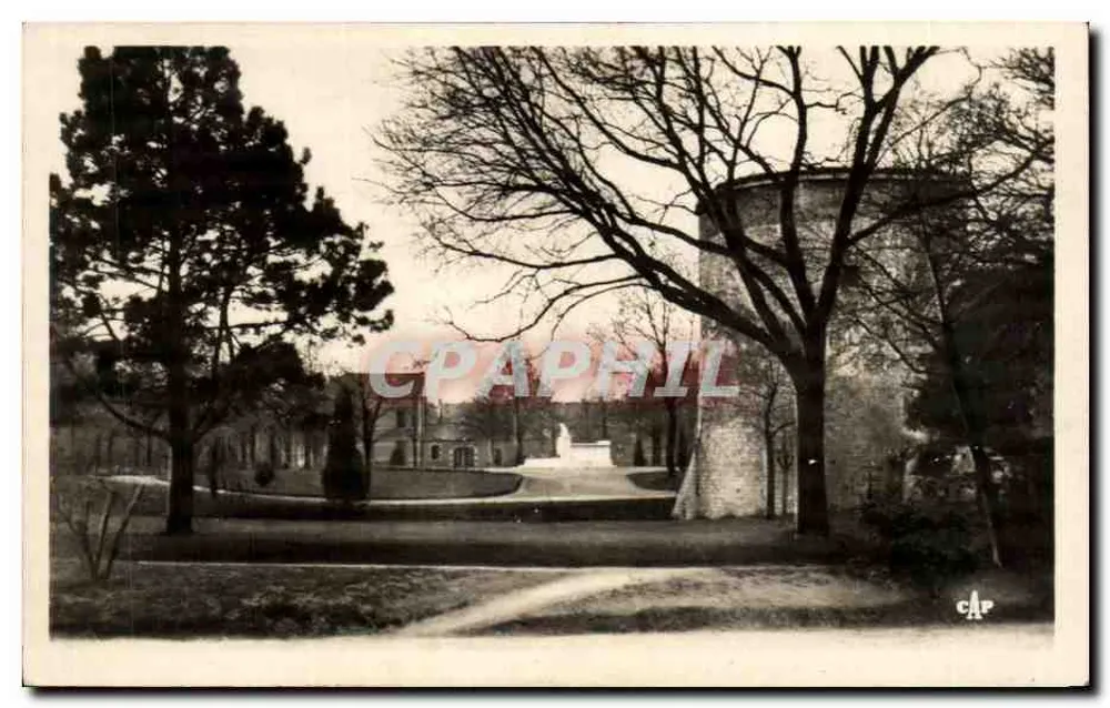 Valenciennes - Parc de la Rhonelle — Monument aux Morts — C.A.P. (47) - Vorderseite
