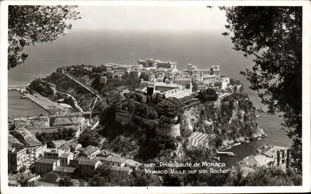 Monaco-Ville sobre seu Rocher — vista panorâmica da Principalidade — Edição La Cigogne, Nice - Frente