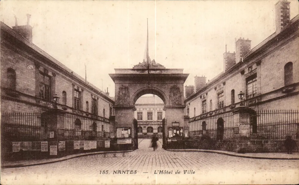 Nantes — O Hotel de Ville — J. Nozaus, editor - Frente