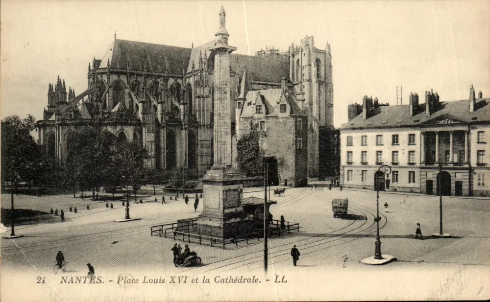 NANTES — Place Louis XVI und die Kathedrale — LL - Vorderseite
