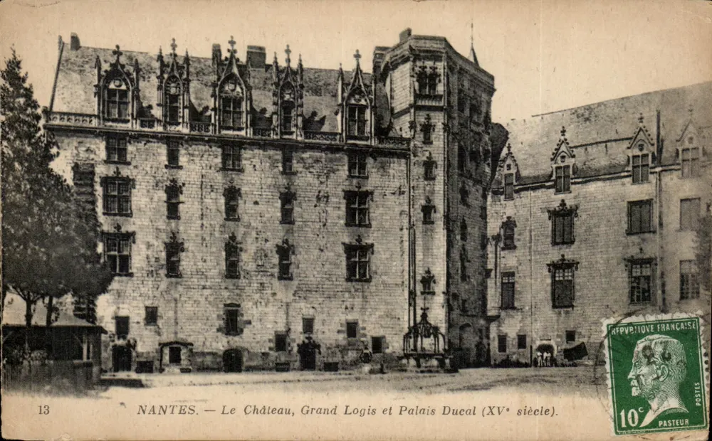 NANTES — Das Schloss, Grand Logis und Ducal Palace (15. Jahrhundert) — unbekannter Verlag, Nr. 13 - Vorderseite