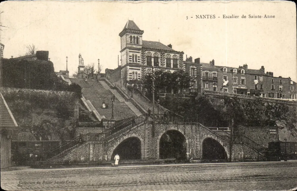 Nantes — Escalier de Sainte-Anne — Éditeur : Bazar Sainte-Croix, n°3 - Frente
