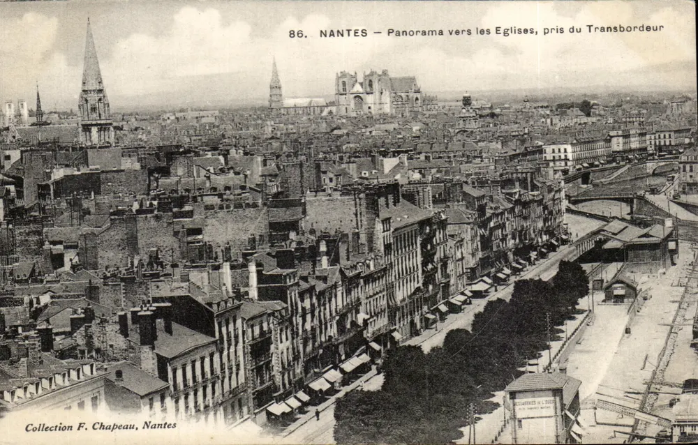 NANTES — Panorama in Richtung der Kirchen, aufgenommen vom Transbordeur — Sammlung F. Chapeau, Nantes - Vorderseite