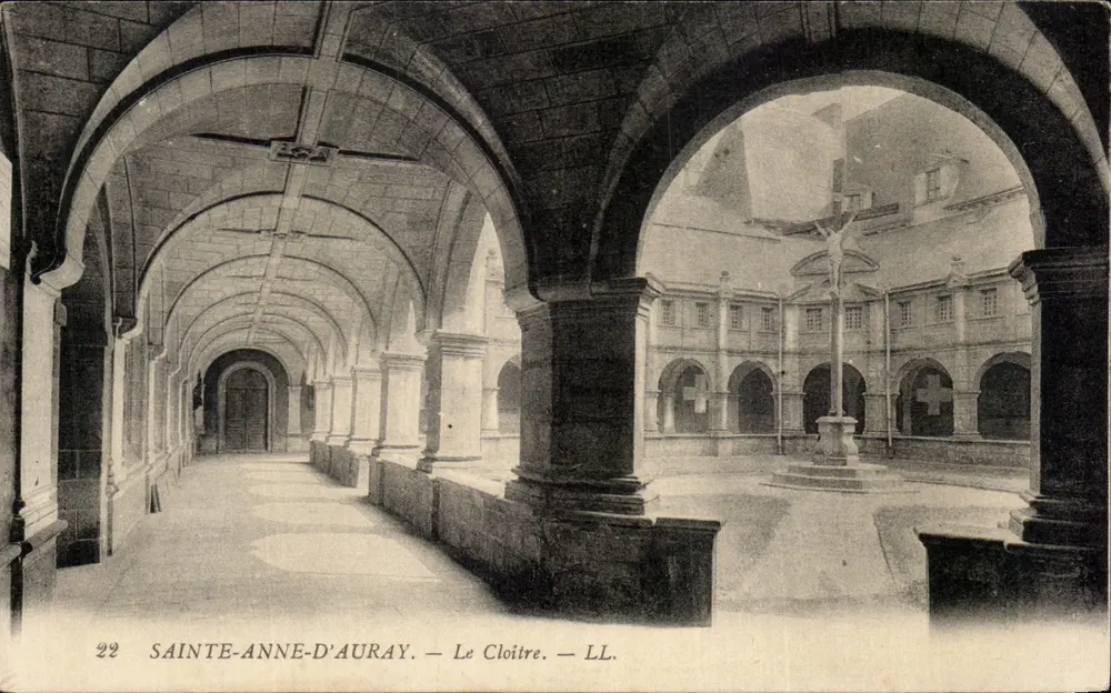 Sainte-Anne-d'Auray — O Claustro — LL. - Frente