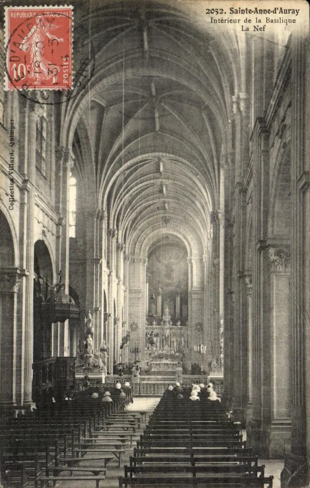 Sainte-Anne-d'Auray — Innenansicht der Basilika, Die Kirchenschiff — Sammlung Villard, Quimper - Vorderseite