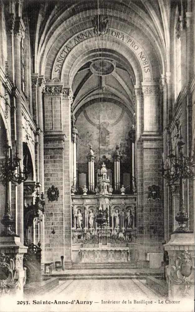 Sainte-Anne-d'Auray — Innenansicht der Basilika - Der Chor - Vorderseite