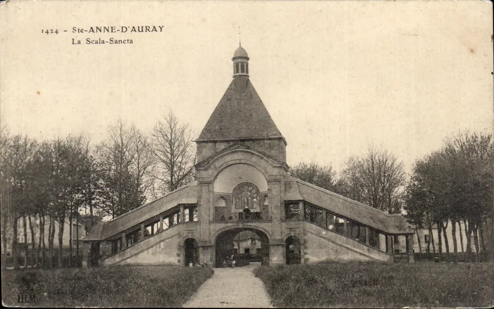 Ste-Anne-d'Auray — La Scala-Sancta — HLM - Frente
