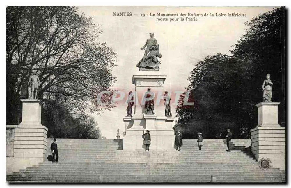 NANTES — Denkmal für die Kinder der unteren Loire, die für das Vaterland gestorben sind - Vorderseite