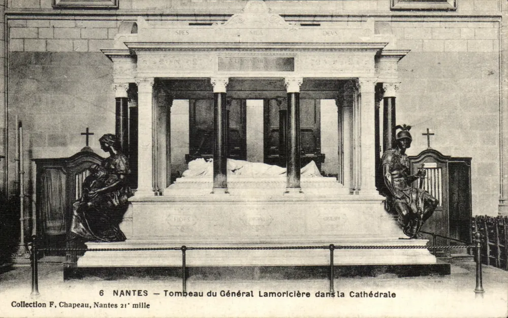 Tomba del Generale Lamoricière nella Cattedrale — Nantes — Collezione F. Chapeau, n° 6 - Recto